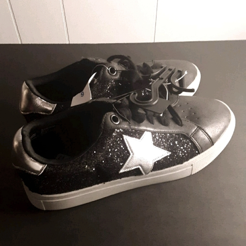 Women's shoes size 9